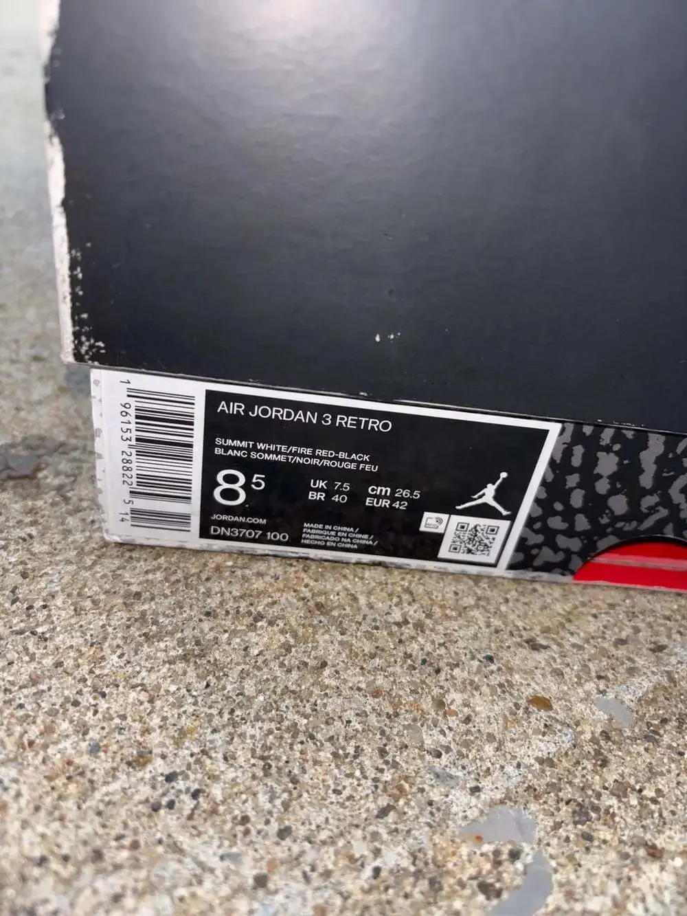 Air Jordan 3 Retro 'White Cement Reimagined' (DN3707-100). 8.5 men’s